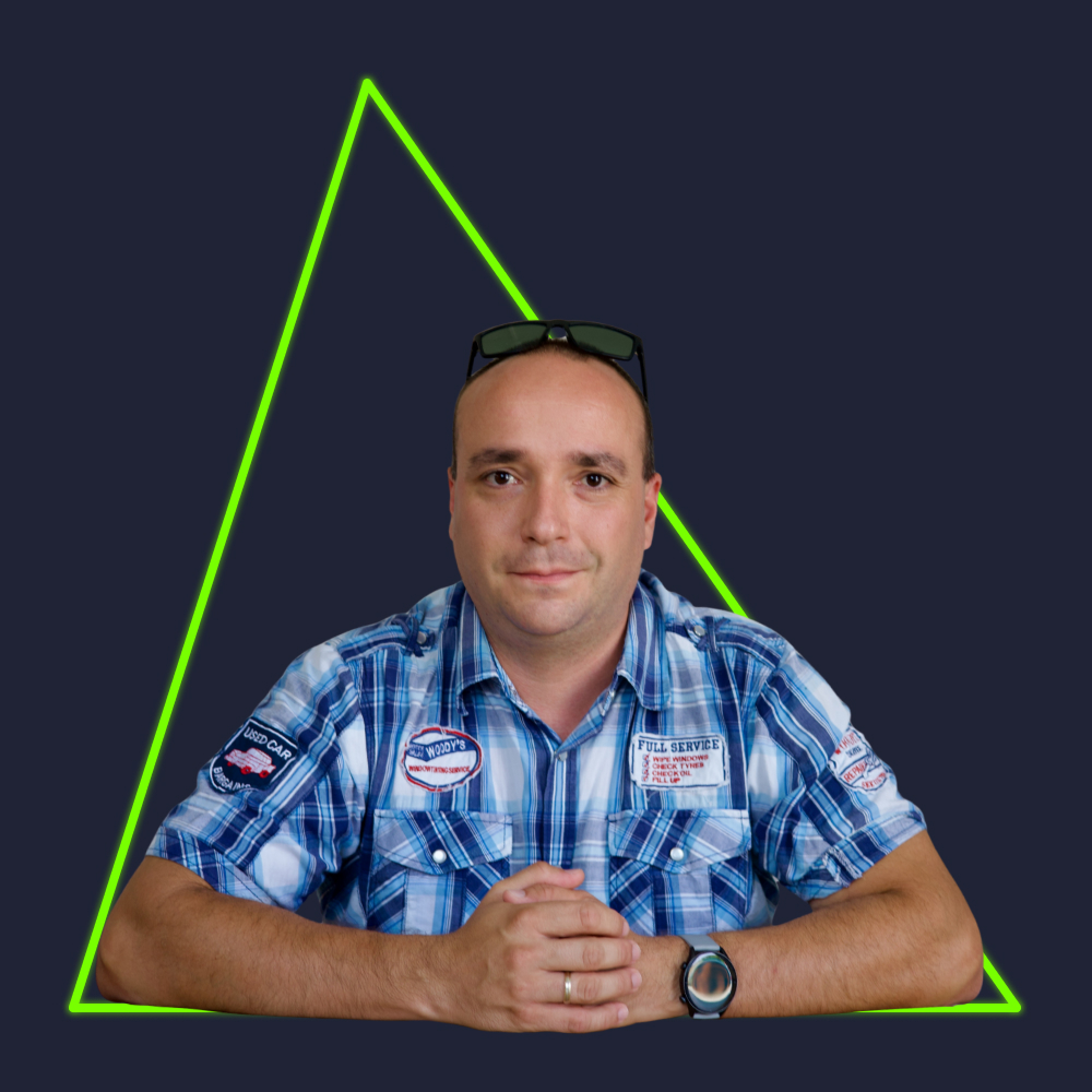 Neon Autosiskola Kopanyi Balazs szakoktato - Neon Autósiskola Debrecen